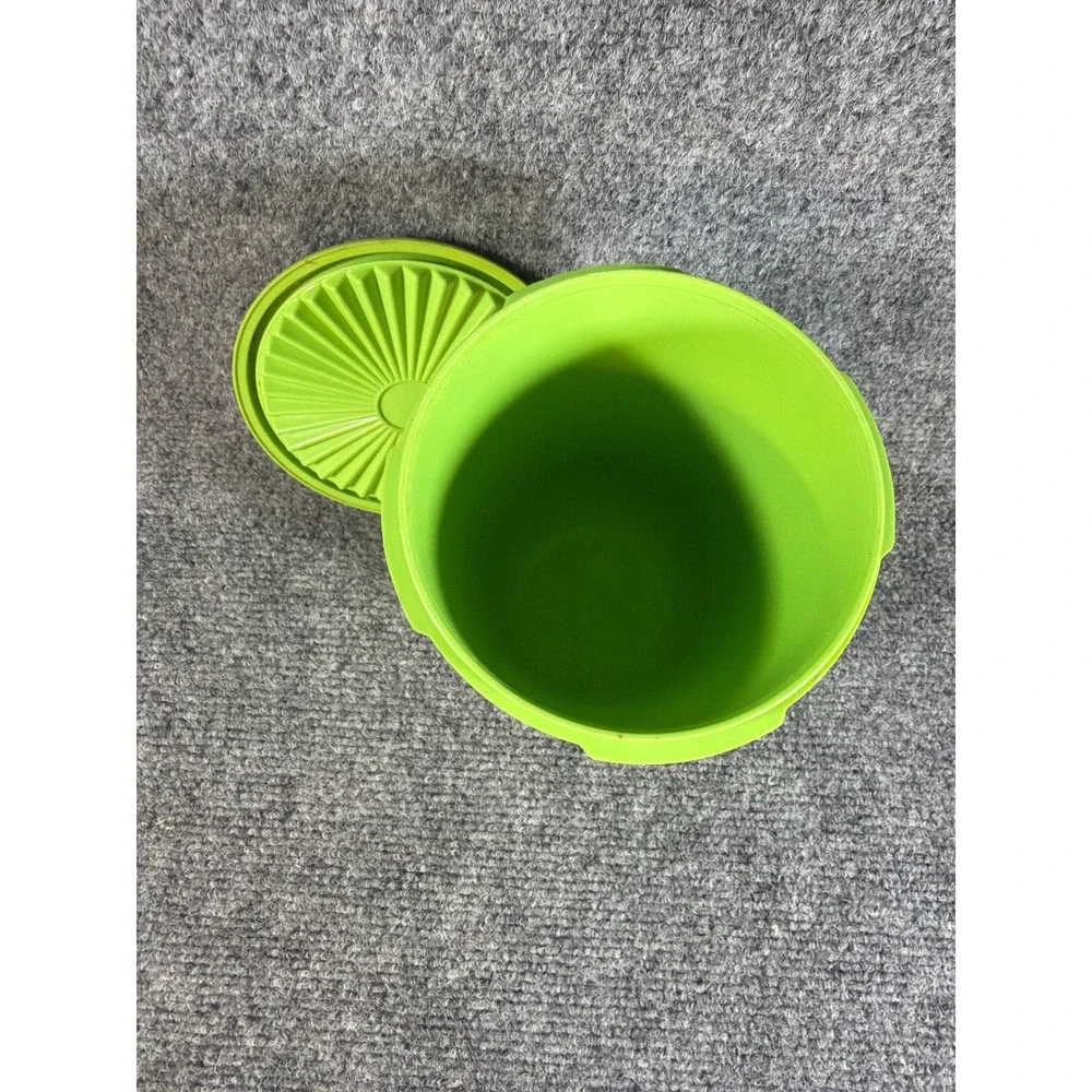 Vintage Tupperware Lime Green Servalier Canister 811-6 Sunburst Lid 6.75in